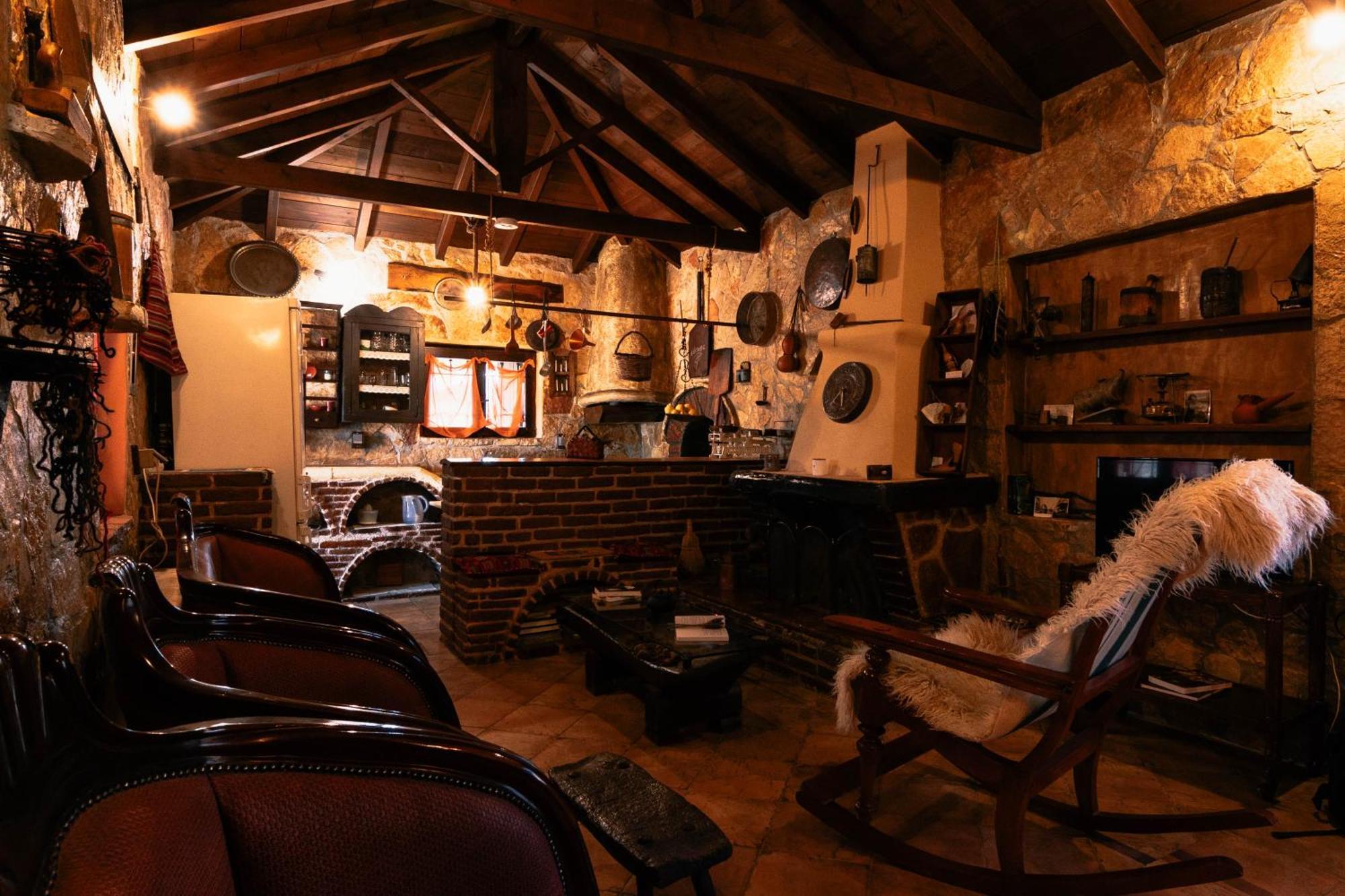 Vintage Stone House Where Calm Lives Amarianos Εξωτερικό φωτογραφία